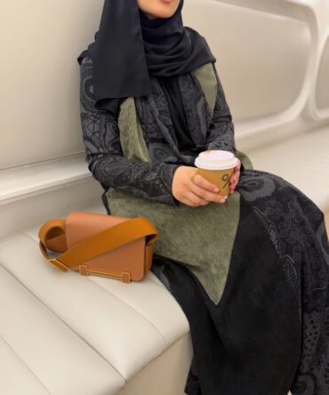 Olive 🫒 اللون الاخضر سولد اوت تقدرين تستبدلينه باسود كامل او زيتي