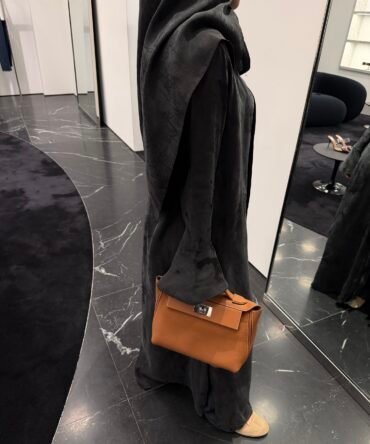 Bell sleeve black