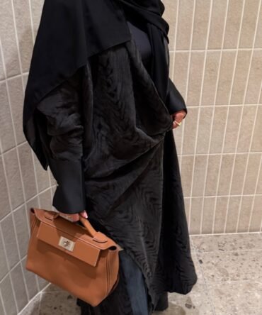 Black bisht