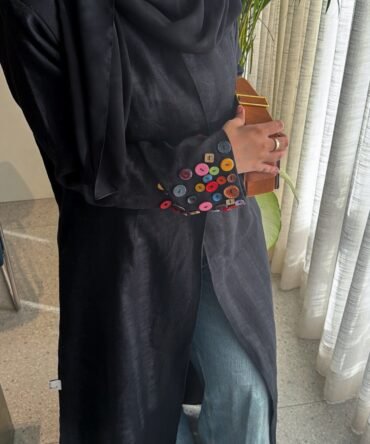 Button black