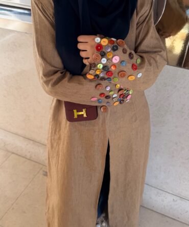 Button abaya